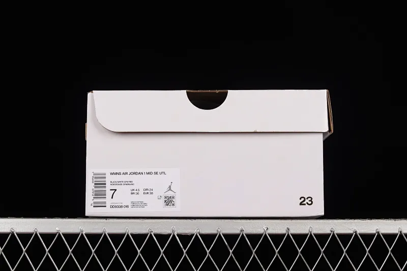 All categories Air Jordan Jordan series basketball shoes Air Jordan 1 Mid G version pure original Air Jordan 1 Mid UT "Black White" AJ1 Joe 1 white, black and purple stitching Zhongbang basketball shoes DD9338-016